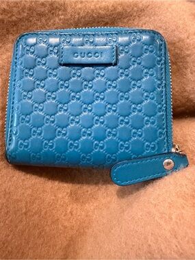 Gucci Blue / Turquoise Embossed GG compact Zip-Around Wallet. Stunning color!